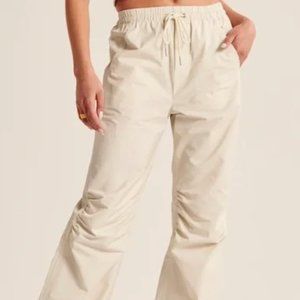 NWT Abercrombie Parachute Utility Pant, Cream, Size S